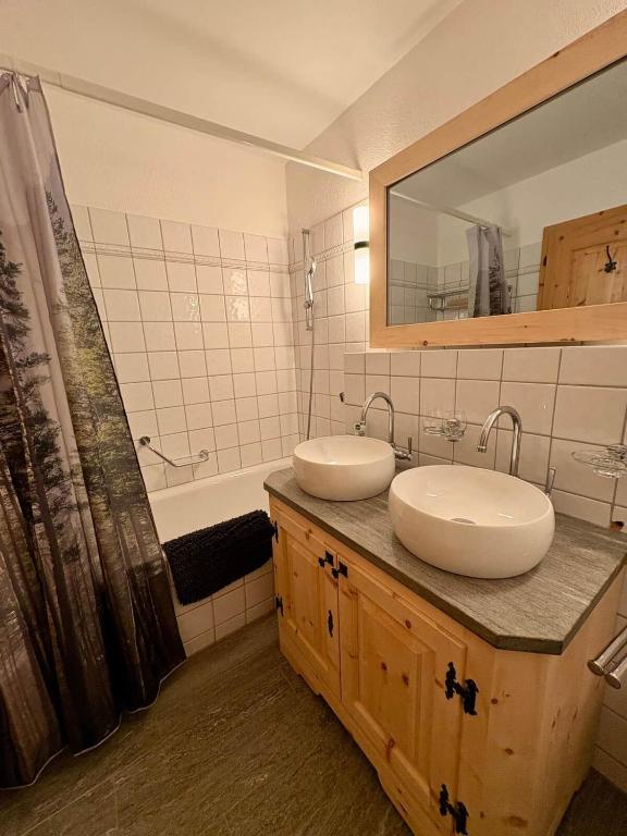 Cosy apartment, private garden with mountain views - 4