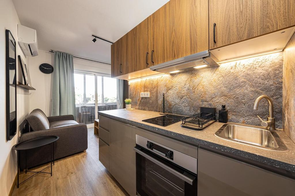 Palm Apartments Sunny Studio Fast Wi-Fi deal for Long Stay - 1