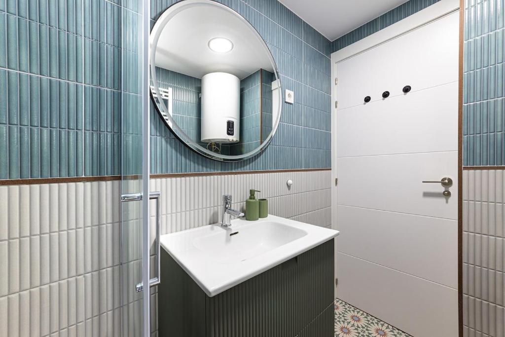 Palm Apartments Sunny Studio Fast Wi-Fi deal for Long Stay - 5