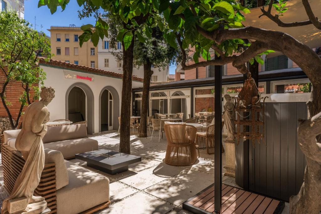 V E N E R E Villa Suites - 1