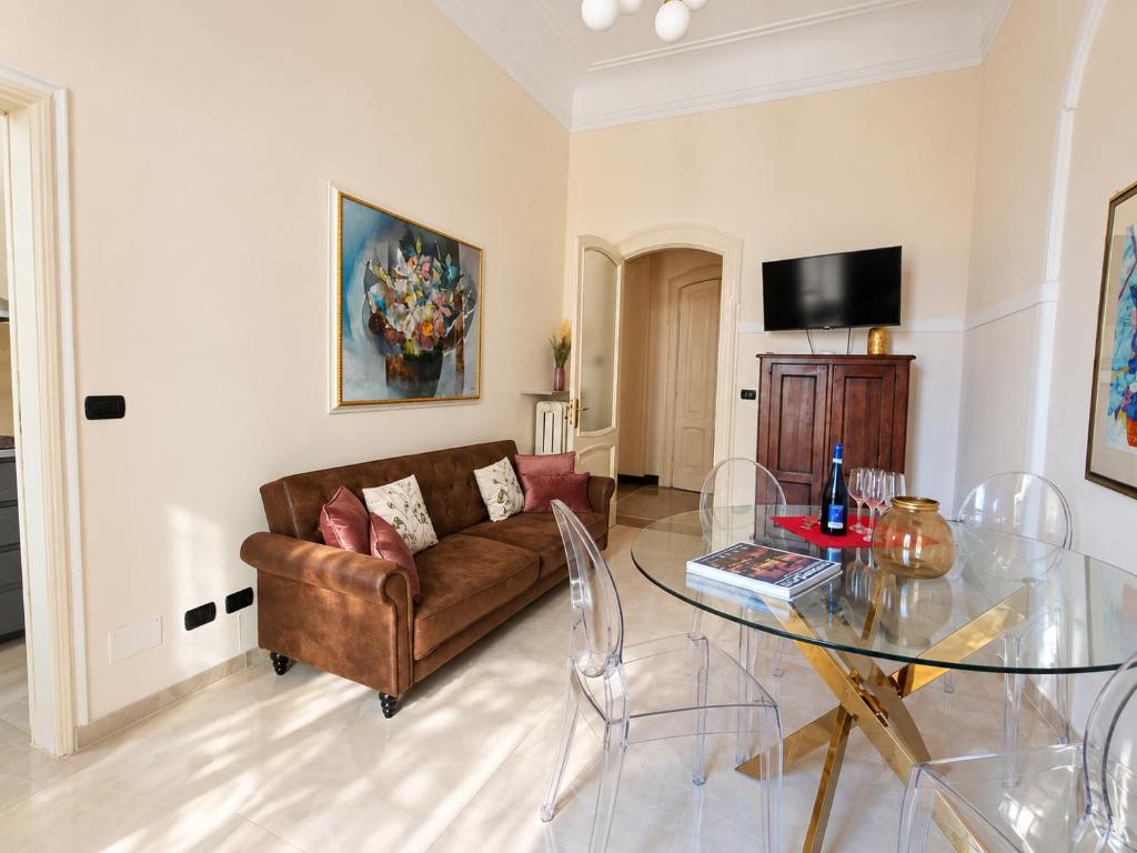 Torino - House of Dragons Historic Palace Apartment, Walk to Centre & Metro 2 min - 4