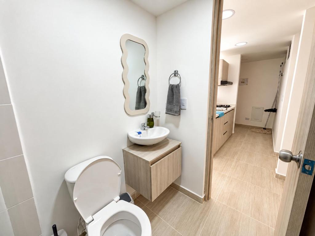 Central, Nuevo, Parqueadero Gratis, Full comodidad, Apartamento en Manizales - 2