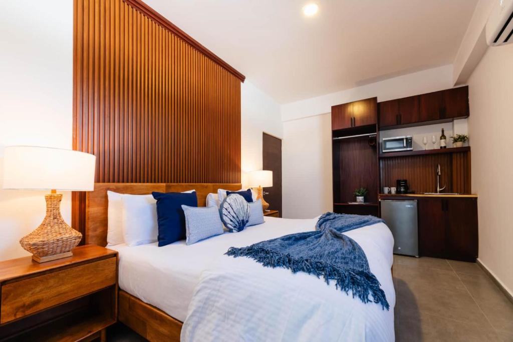 Modern Cabo Suite • Walk Everywhere - 1