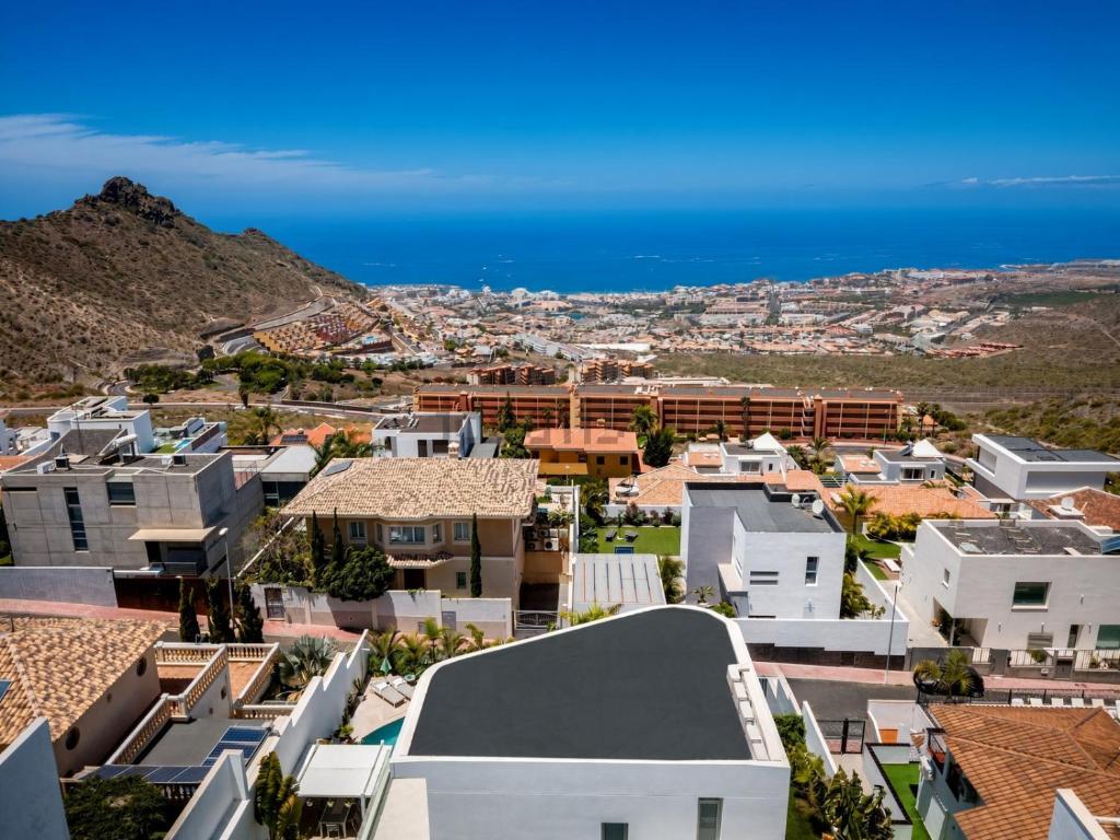 Villa with Panoramic Ocean Views in Torviscas Alto - 2