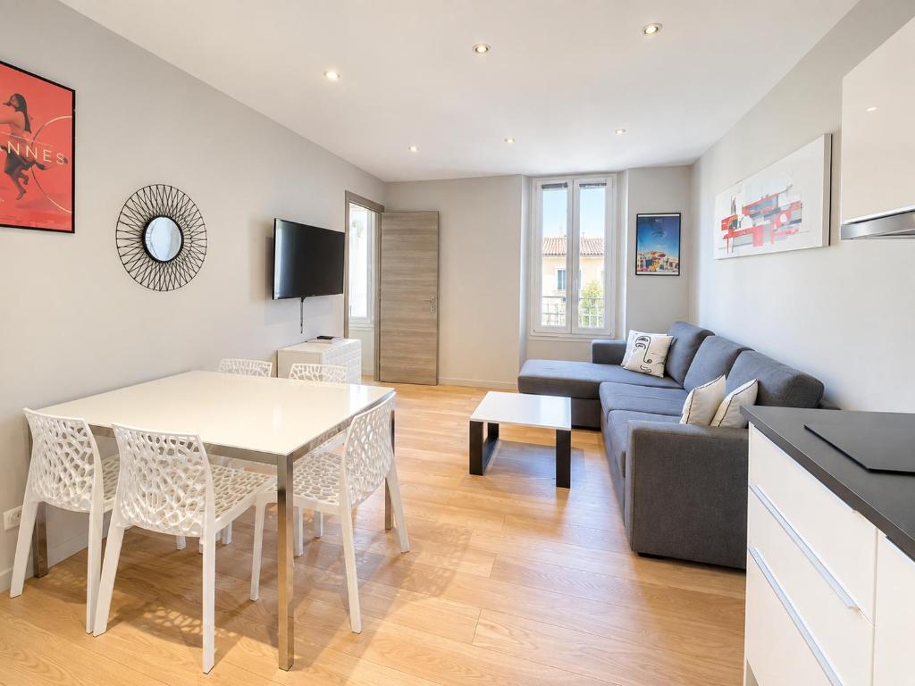 Stylish 2 Bed Apartment 1 Min to Palais & Beach - 5