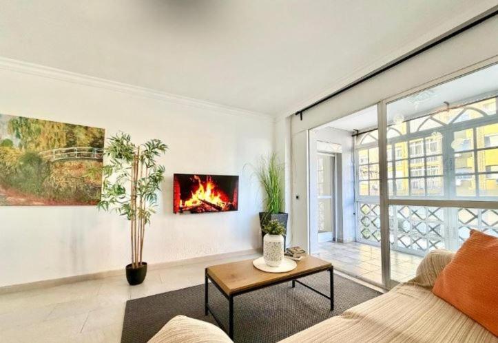 Calm Coastal Boutique Apartment for 12 by TuriVida - 3