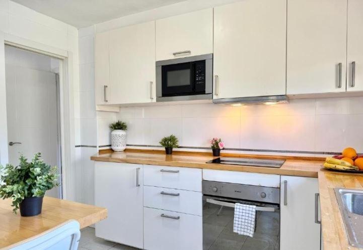 Calm Coastal Boutique Apartment for 12 by TuriVida - 5