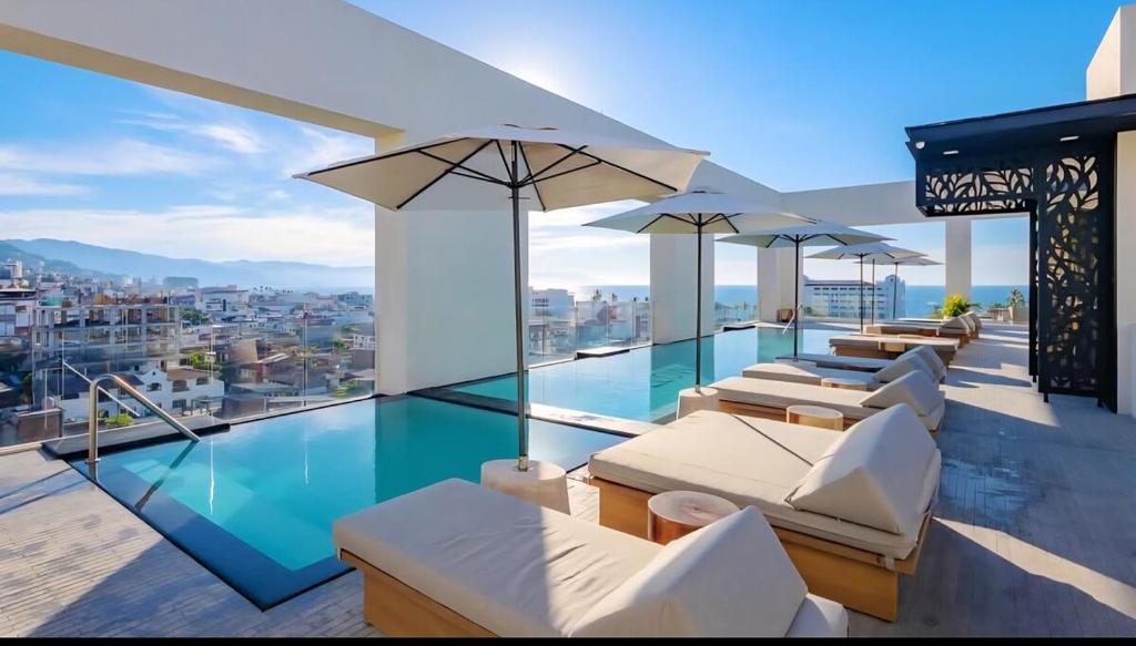 Spacious 2BR Condo - Minutes to Beach and Malecón - 3