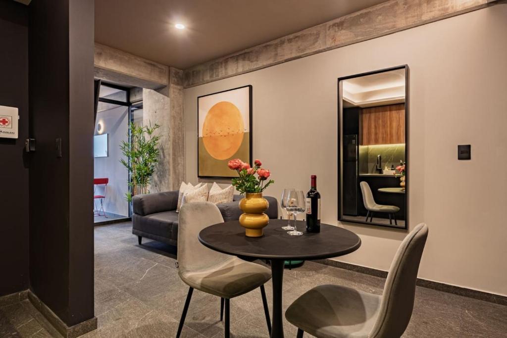 Modern Balcony Suite Near Reforma Gym and Views - 1