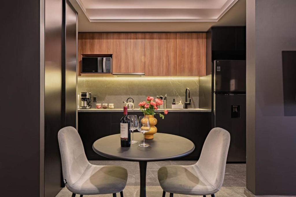 Modern Balcony Suite Near Reforma Gym and Views - 5
