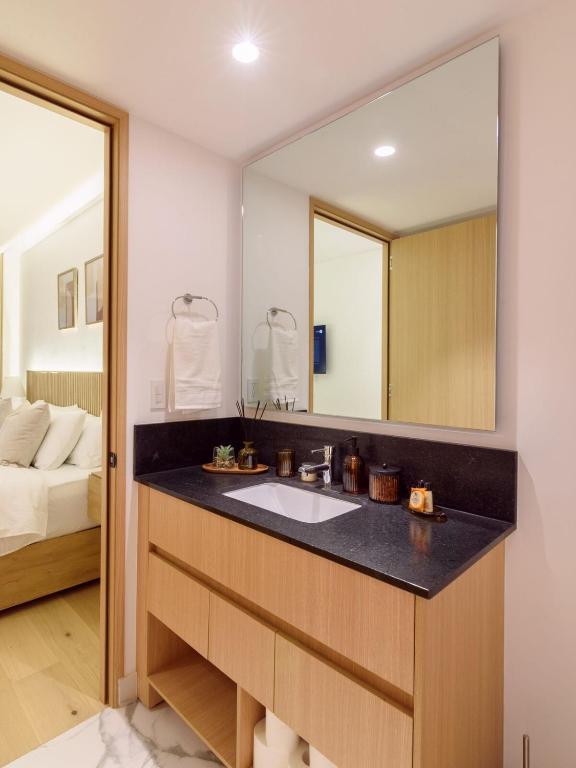 The R Line | Floor 42 Skyline | King Suite | Pool - 3