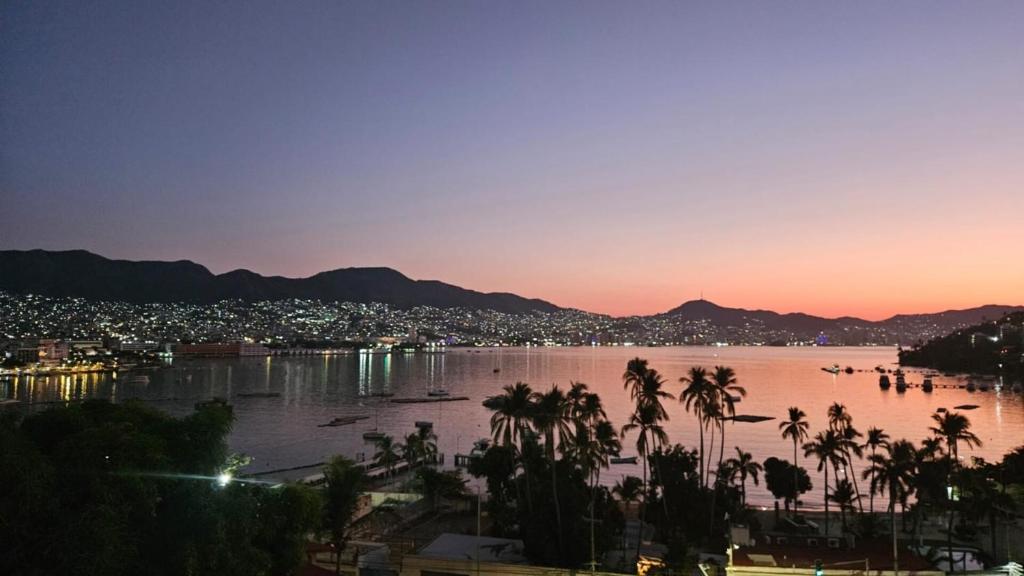 Acapulco Bay View | Pool + Beach + Parkingg - 1