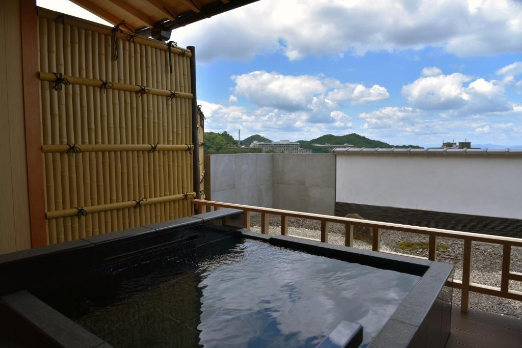 Hot spring bath