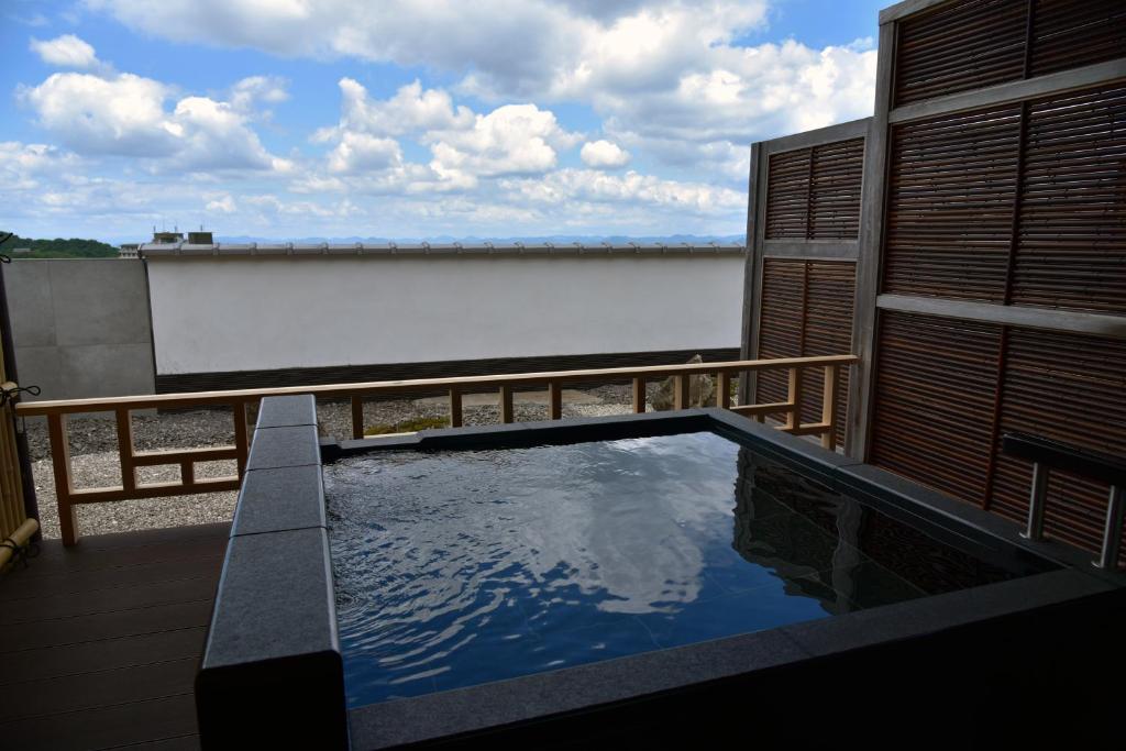 Hot spring bath