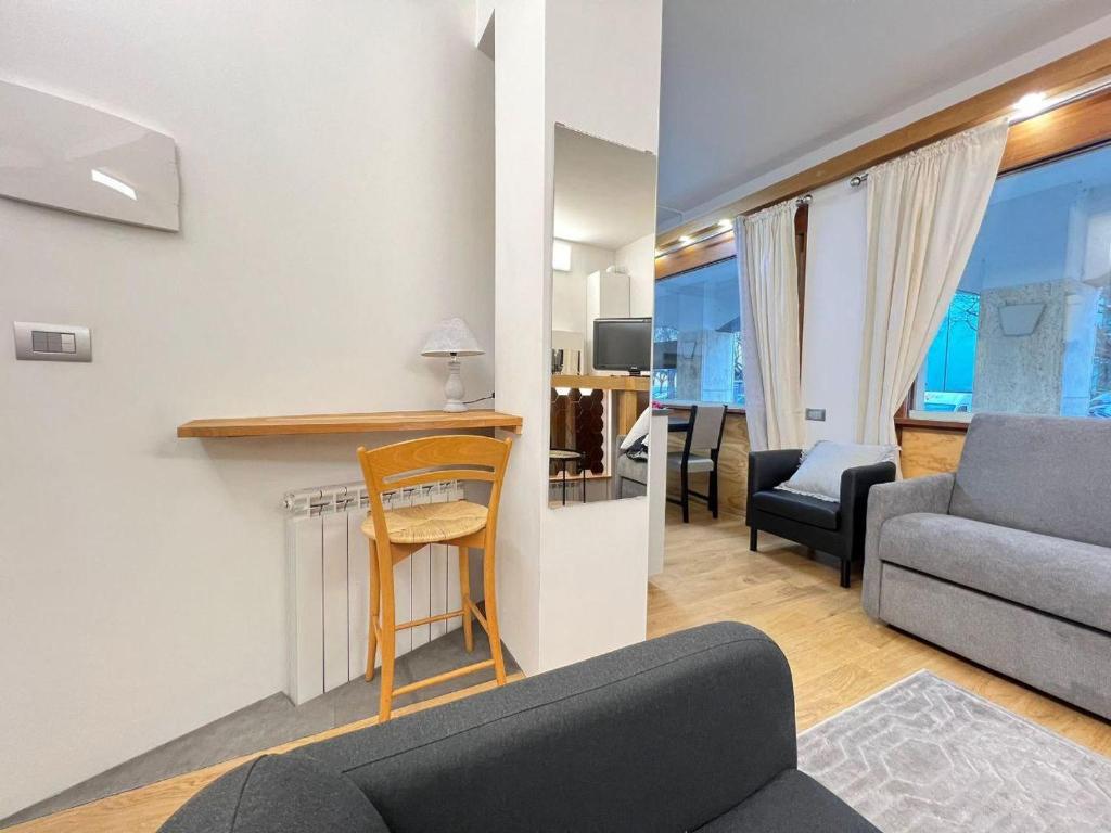 The Smart Apartment, free parking, easy for San Siro Stadium and RHO Fiera Milano, Bisceglie M1 Red Subway - 4