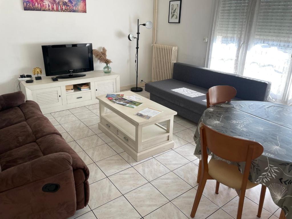 Appartement à 2km du circuit, proche tram, accès direct du circuit en tram en 5 mn - 1