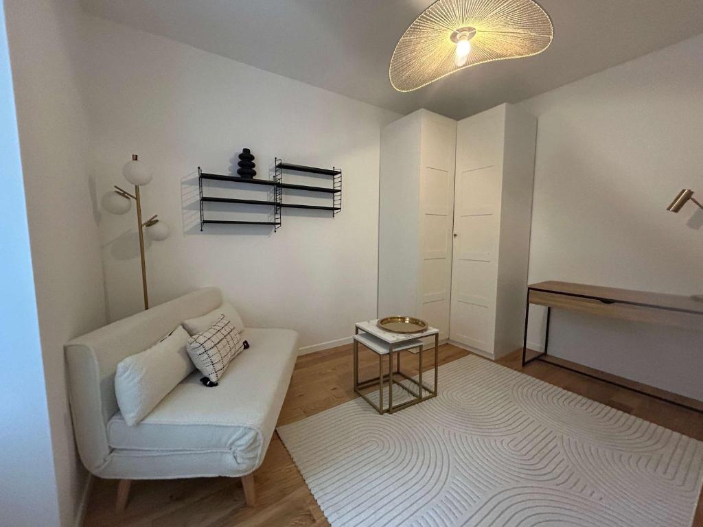 Renovated Ground-Floor 1BR near Pigalle - 4