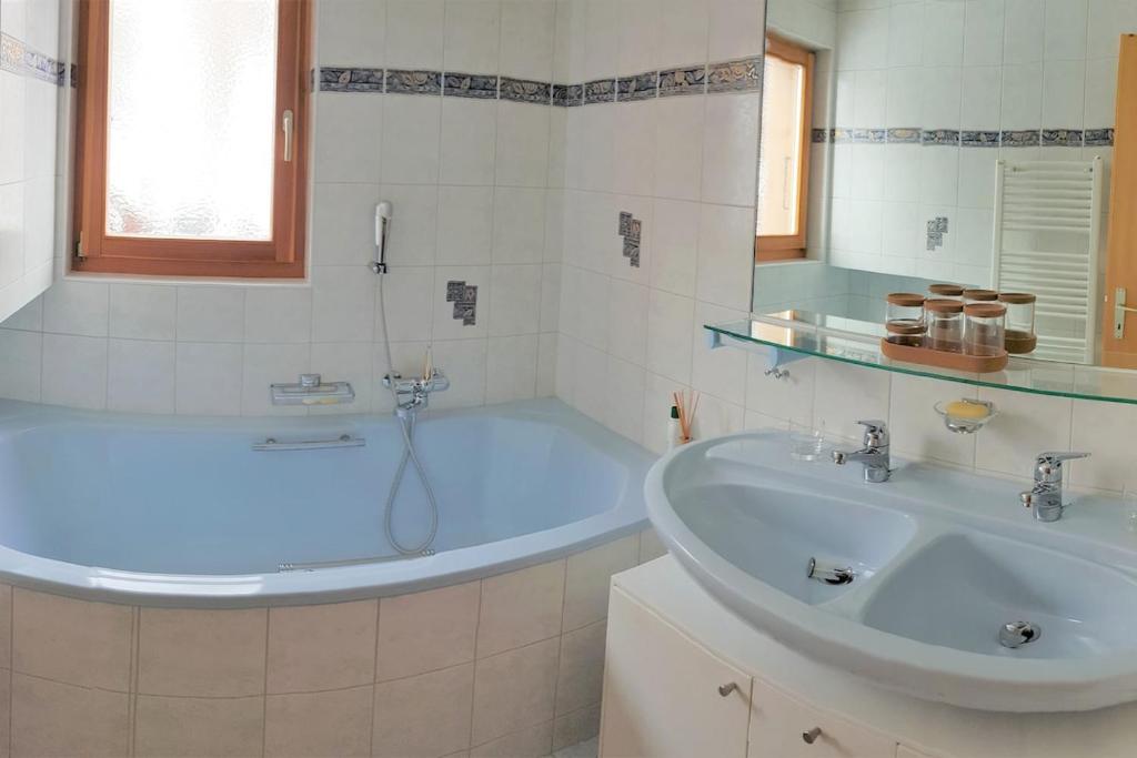 Chalet de charme et grand confort avec jacuzzi, sauna et vues exceptionnelles - 5