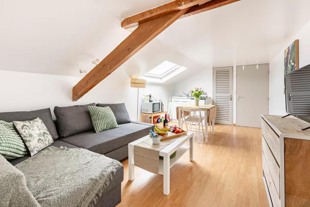 Parisian Flat, Large Terrace & Eiffel Tower View - 2