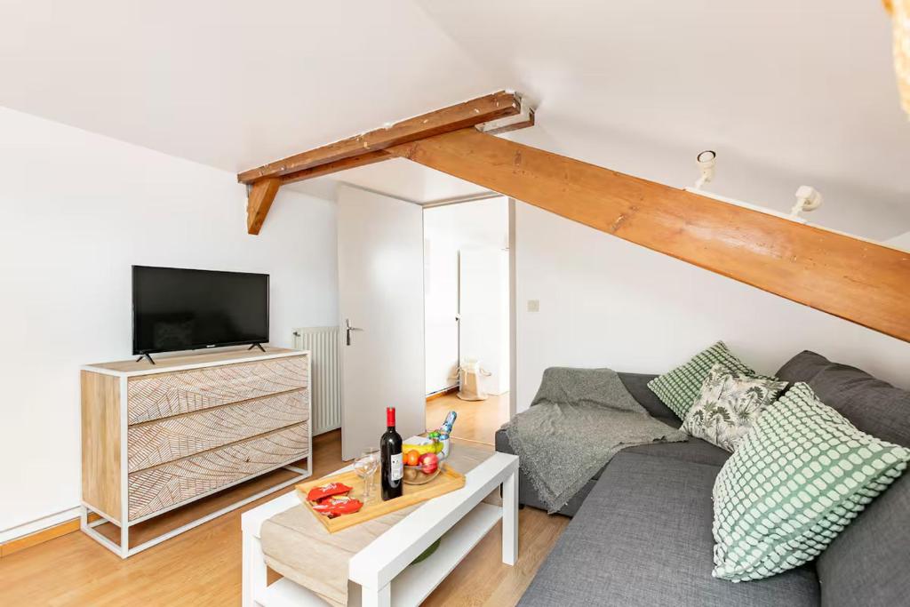 Parisian Flat, Large Terrace & Eiffel Tower View - 4