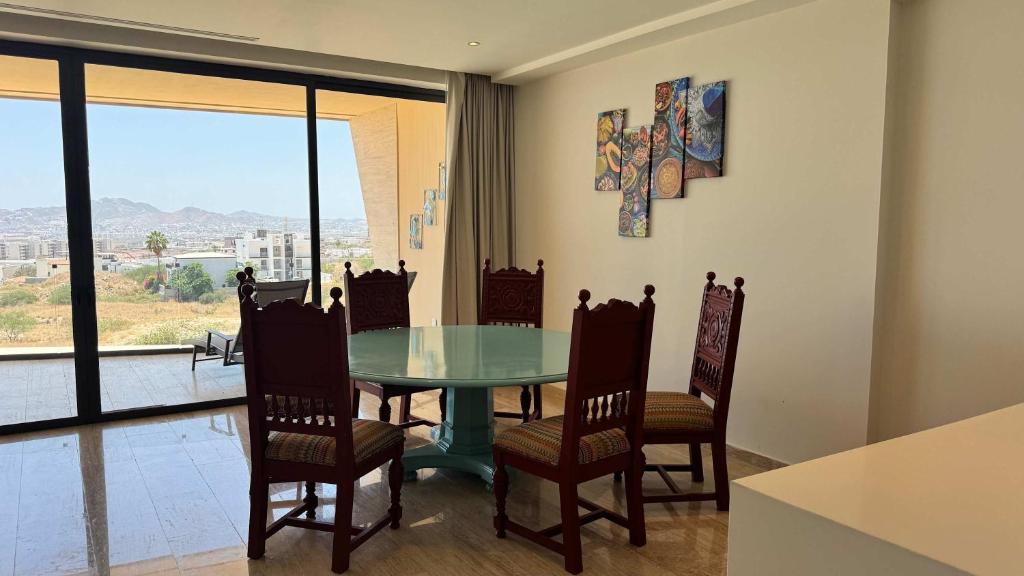 Charming Coastal Resort with Ocean Views, Pool, Gym and Shared Amenities - 3