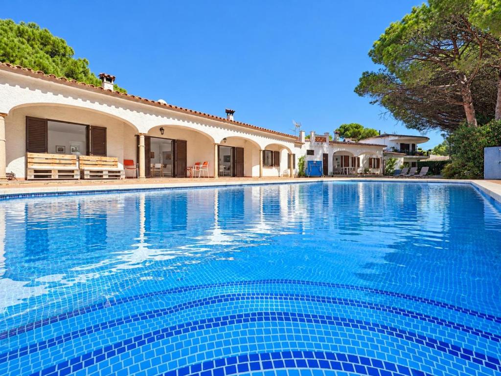 Casa Confortable con Gran Piscina Comunitaria y Jardín en L'Escala - HISP-7-6 - 4