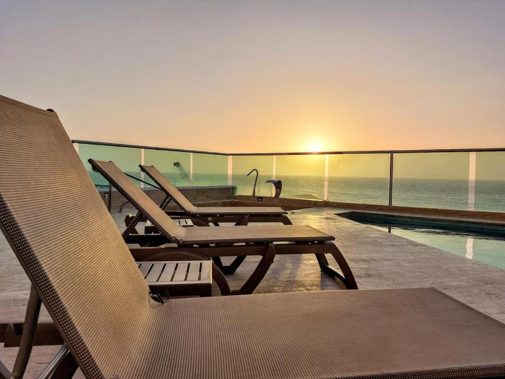 Oceanfront Bocagrande Pool Parking - 5