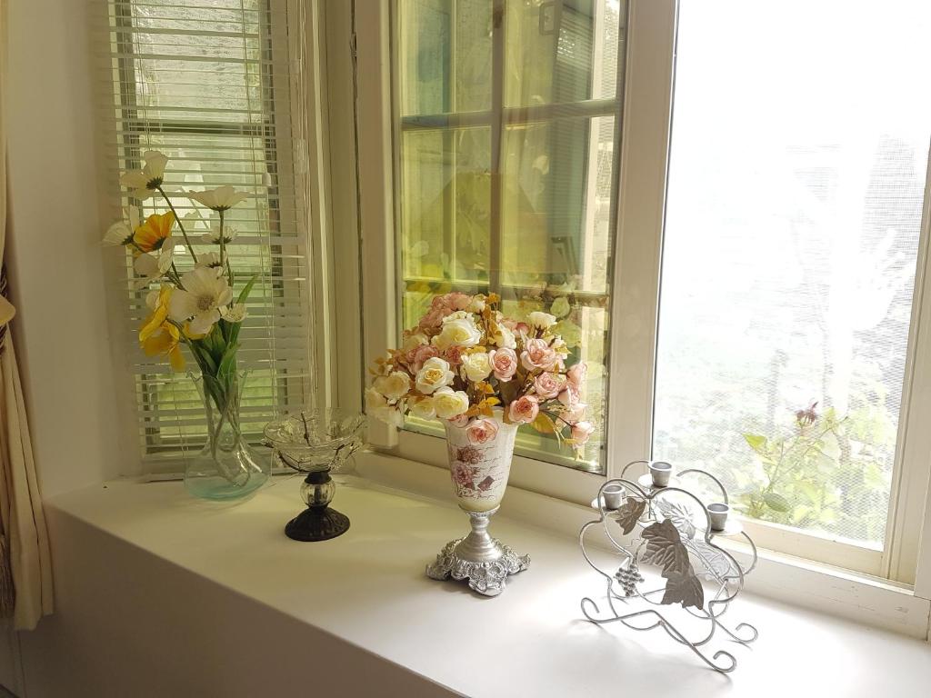 Shared lounge/TV area