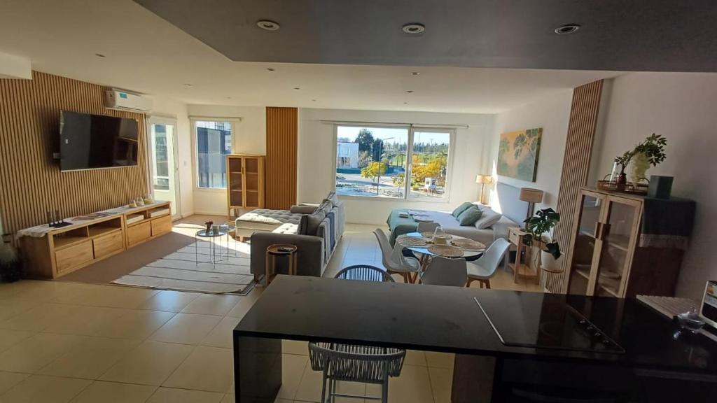 Departamento loft con balcón con vistas parciales a la bahia - 3