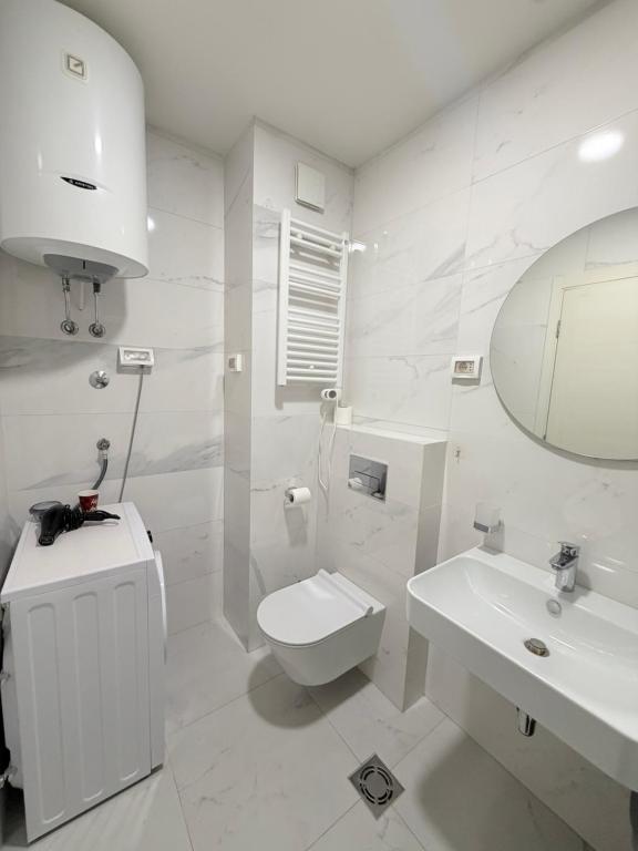 White Homes Apartments • Central Point - 3