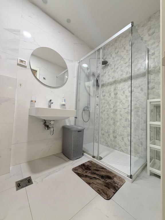 White Homes Apartments • Central Point - 4