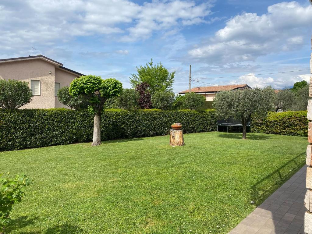 Two family villa - large garden, lake view, shared pool - 2
