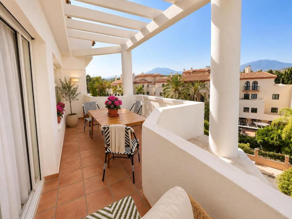 Royal Banus close to the sea - 5