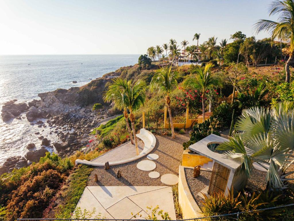 Luna and Pelicano - Elegant Twin Oceanfront Villas - 1