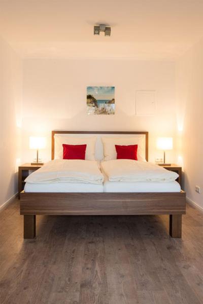 Double Room with Partial Sea View and Balcony - 8