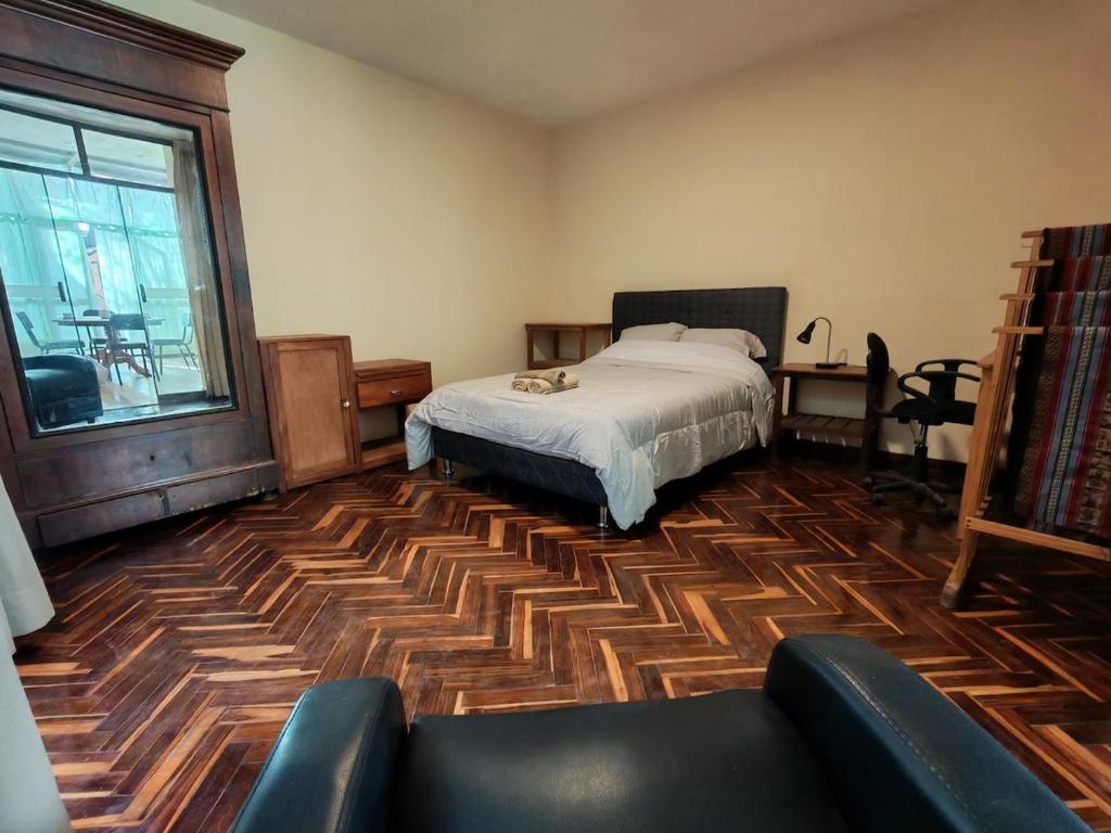Spacious Private Apartment in Historic House - 5