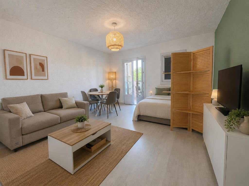 Charming studio with outdoor area and parking - 4