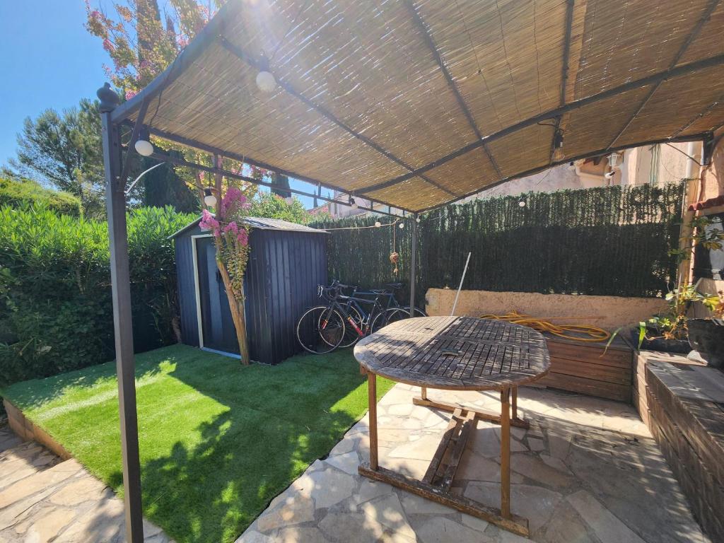 Charming studio with outdoor area and parking - 2