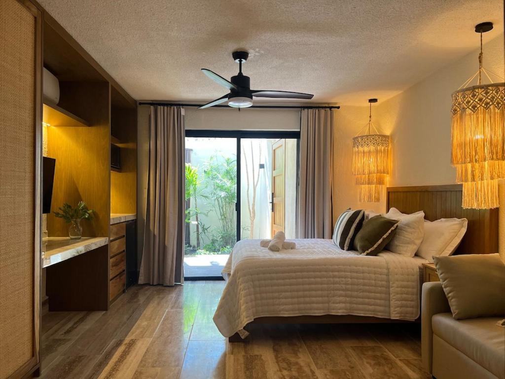 Entire Private Villa in HZ - Pool & Outdoor Living - 4