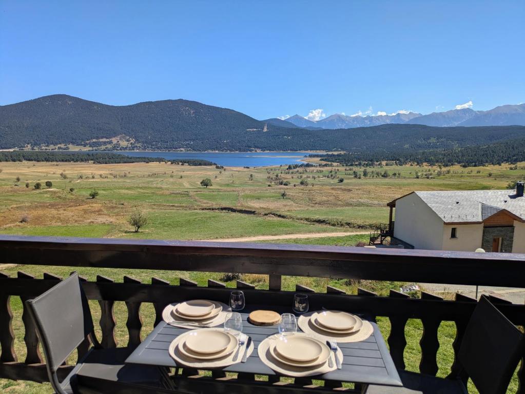 Appartement 2 chambres avec balcon, vue lac, parking et garage - 1