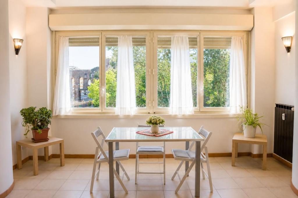 Bright Flat near Termini & Colosseum - Parking included - 1