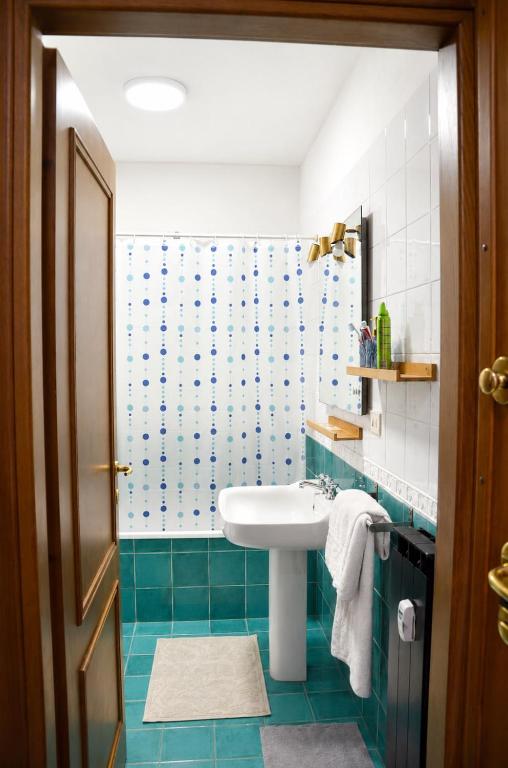 Bright Flat near Termini & Colosseum - Parking included - 2