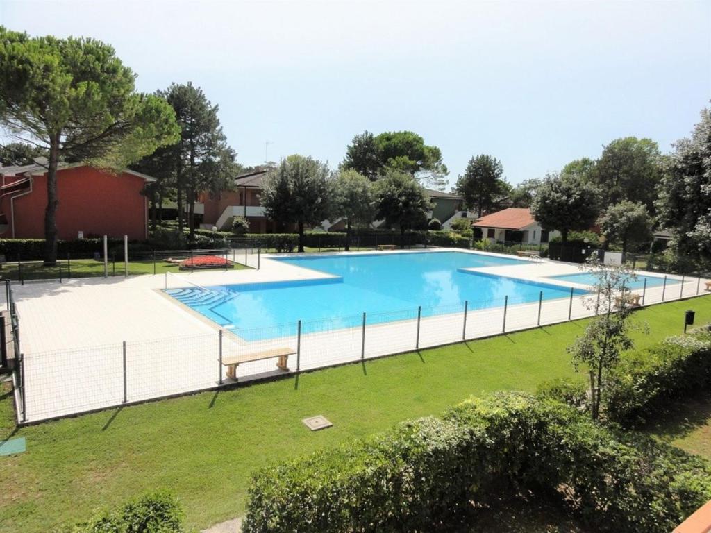 Accommodation in residence with pool and garden - 2