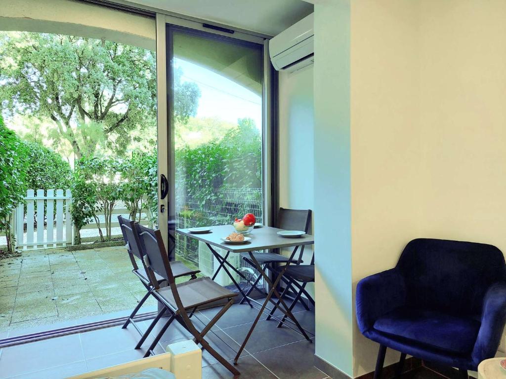 Jardin, terrasse, climatisation, à 5 minutes à pied des plages, commerces et animations - 5