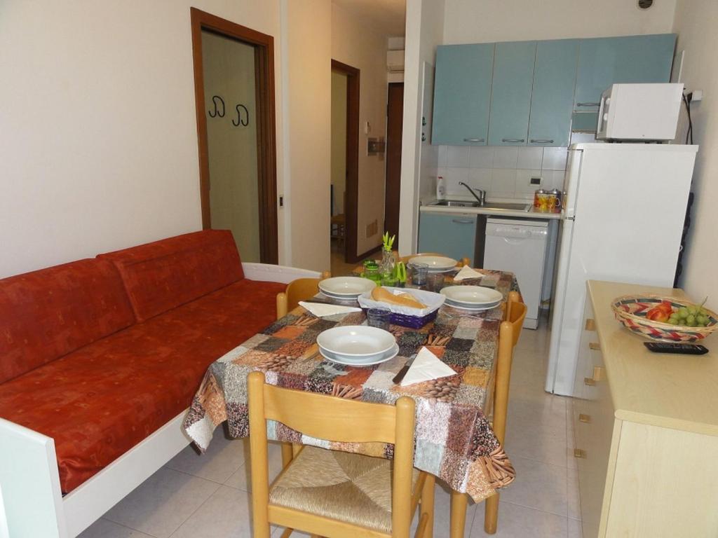 Sunny terrace apartment near beach - 3
