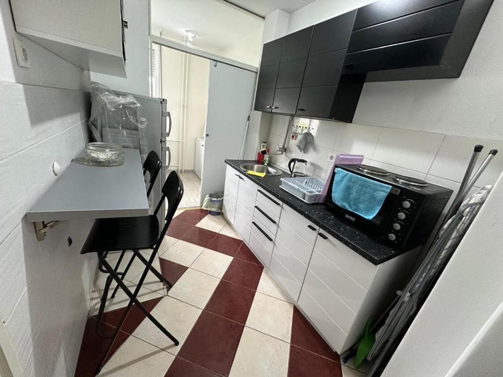 Comfy Central Apartment - 3