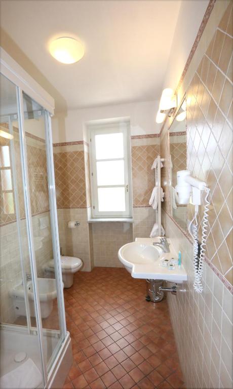 Hotel Barolo photo