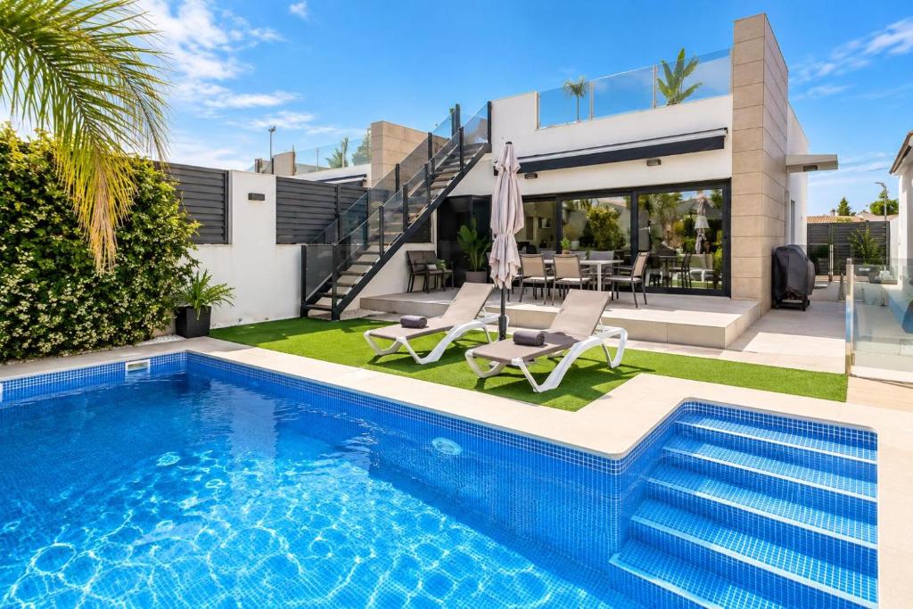 Designer Villa with pool - 1