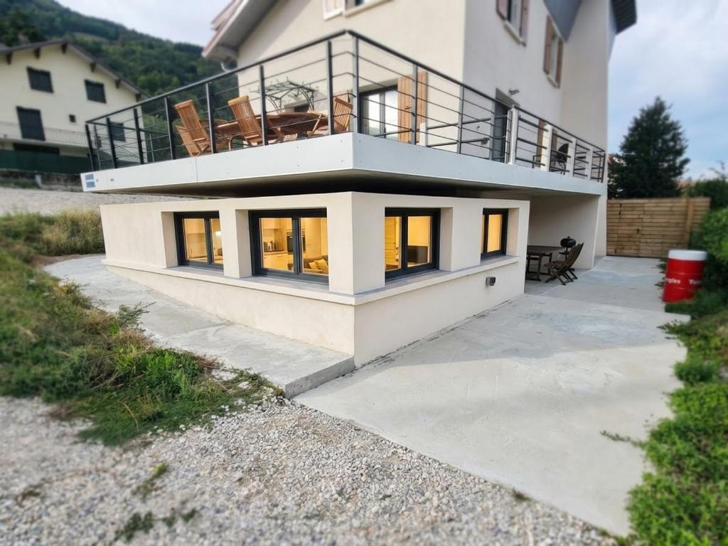 28 Grand Rocher Bright & quiet ground floor 4 BDR - 2