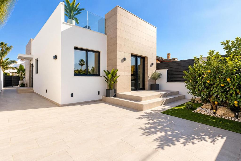 Stylish Villa with pool - 3